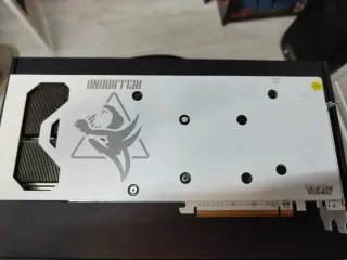 PowerColor Radeon RX 6700 XT Edición Blanca