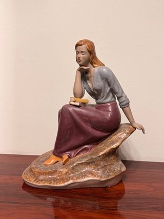 GALOS  “Mujer con Libro” Edición Limitada