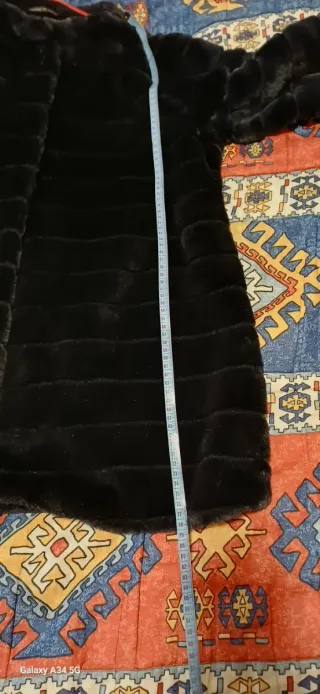 Abrigo de pelo negro