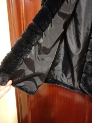 Abrigo de pelo negro