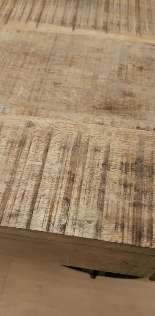 Mesa de centro estilo industrial en madera y metal