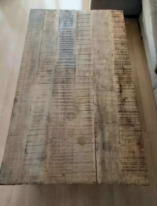 Mesa de centro estilo industrial en madera y metal