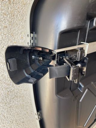 Cofre de coche con barras