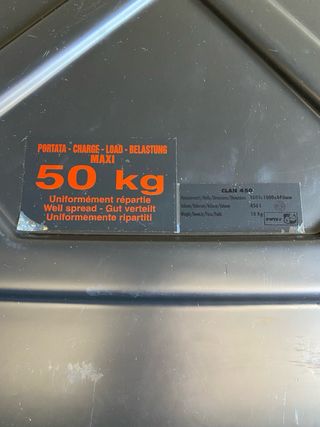 Cofre de coche con barras