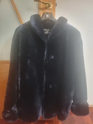 Abrigo pelo azul oscuro