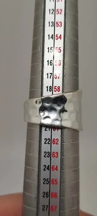 Anillo ajustable de plata y piedra Luna.