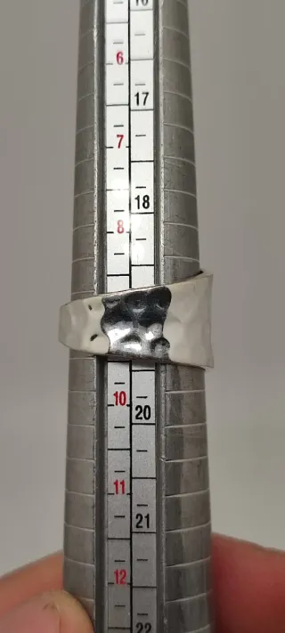 Anillo ajustable de plata y piedra Luna.