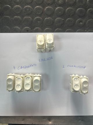 Lote 18 interruptores BJC Click