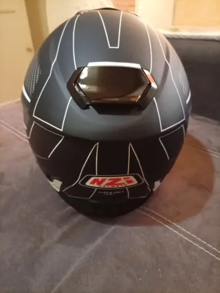 Casco de moto NZI con visor solar