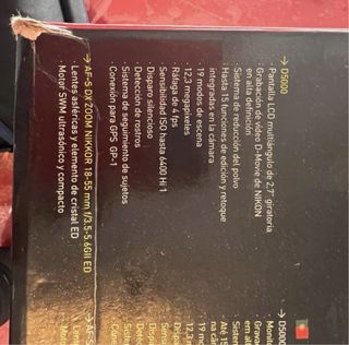 Fotocamera Nikon D5000 con obiettivo extra