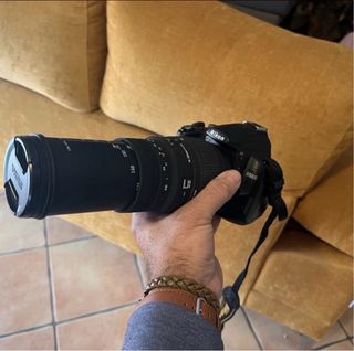 Fotocamera Nikon D5000 con obiettivo extra