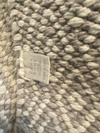 Alfombra Zara Home Gris y Blanca