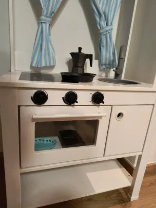 Cocinita de madera infantil