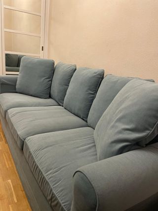 Sofá de tela azul y gris de 4 puestos