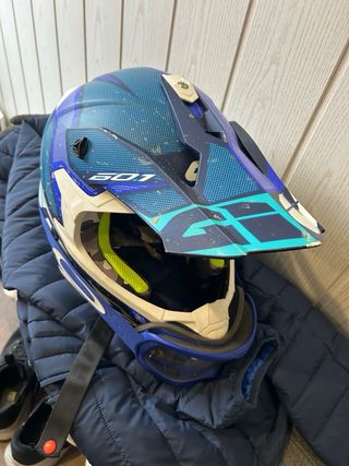 Casco Givi Enduro 60.1 + Gafas Oakley
