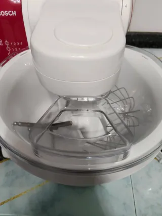 Amasadora Bosch con accesorios