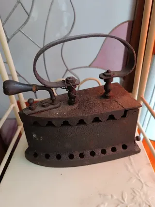 Plancha antigua de hierro fundido