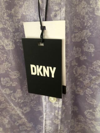 Camisa DKNY floral morada talla M