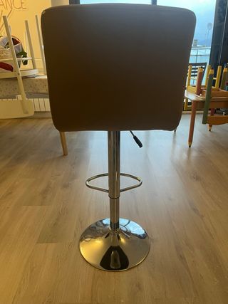 3 Taburetes de bar regulables en altura