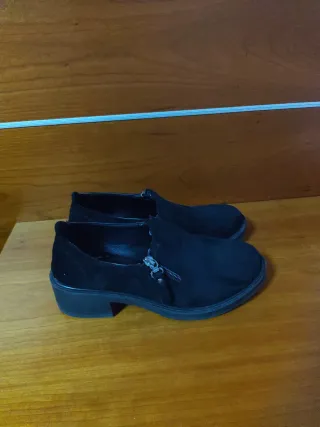 Zapatos negros con cremallera