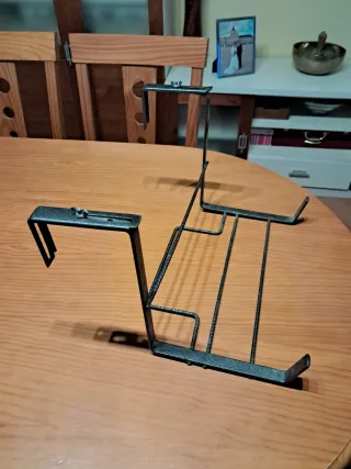 Soporte para macetas de metal negro