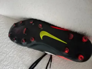 Zapatillas Fútbol Nike Tiempo Negras Rojas