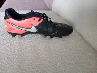 Zapatillas Fútbol Nike Tiempo Negras Rojas