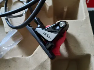 MANETA Y PINZAS SRAM RIVAL 22 HRD