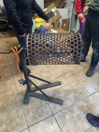 Asador de pimientos metálico