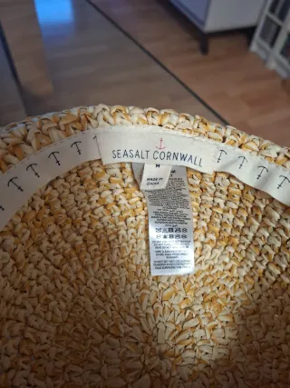 Sombrero de paja beige y amarillo