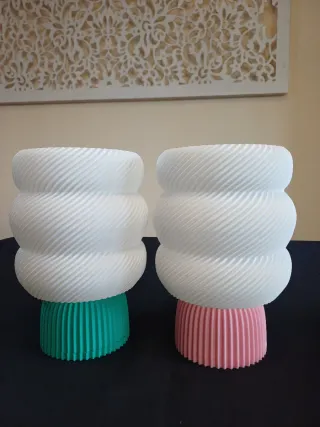 Lámpara de mesa 3D (rosa, verde, blanco)