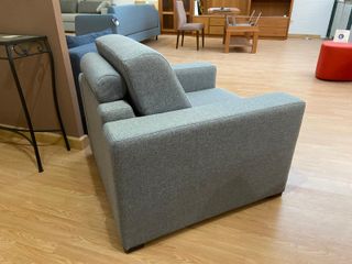 Sillón de tela gris