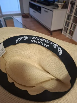 Sombrero de paja beige con cinta negra