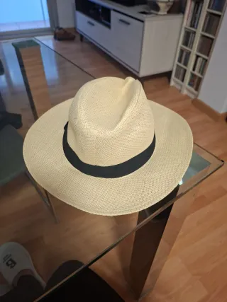 Sombrero de paja beige con cinta negra