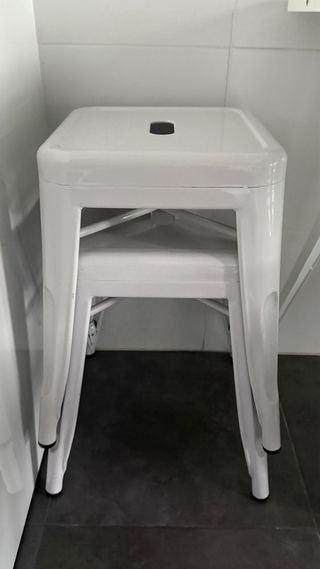 Juego Mesa Sillas y bancos Metálicas Blancas