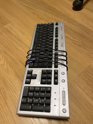 Lote de teclados blancos