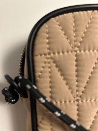 Bolso pequeño bandolera beige y negro