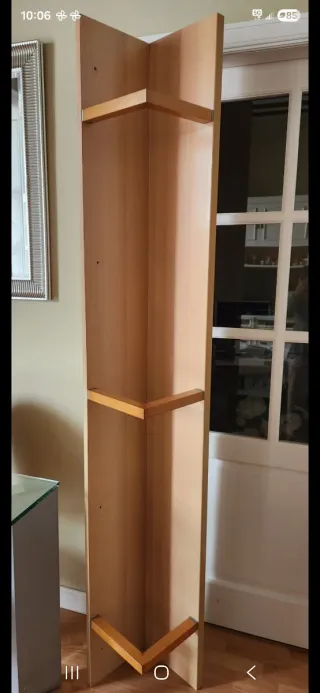 Estantería de pared de color madera