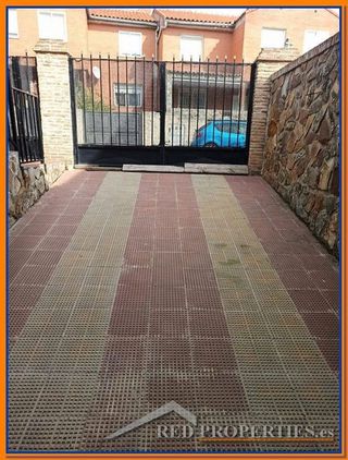 Casa adosada en venta en Yuncos