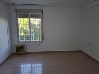 Piso en alquiler en Santa Rosa - Valdeolleros en Córdoba