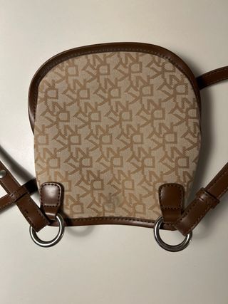 Bolso bandolera DKNY beige y marrón