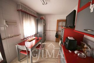 Casa adosada en venta en Tomelloso