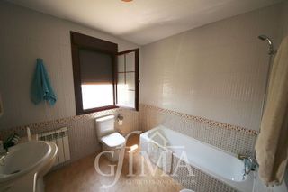 Casa adosada en venta en Tomelloso