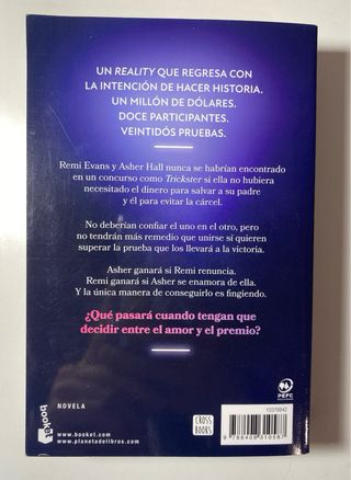 No confíes en Asher Hall