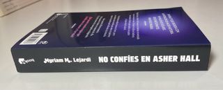 No confíes en Asher Hall