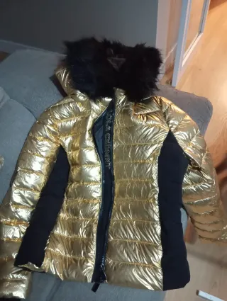 Parka Lola Casademunt dorada y negra