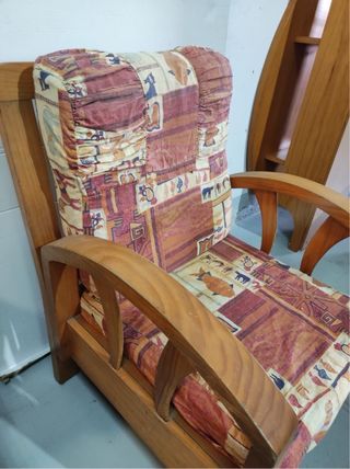 Butaca de madera maciza, ancha y cómoda