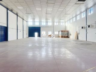 Nave industrial en alquiler en Lucena
