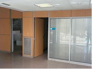 Local comercial en alquiler en Valderas - Los Castillos en Alcorcón