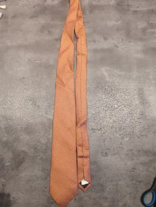 Corbata naranja con diseño